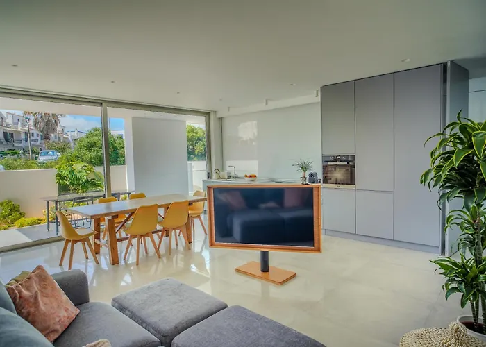 Manu House