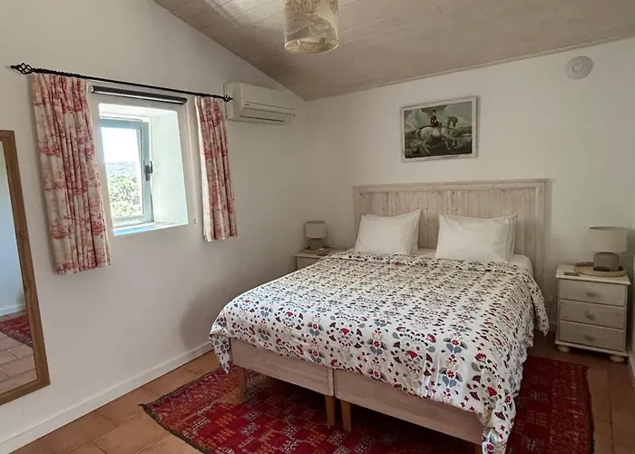 Casa Na Colina : The Cottage And The Long House
